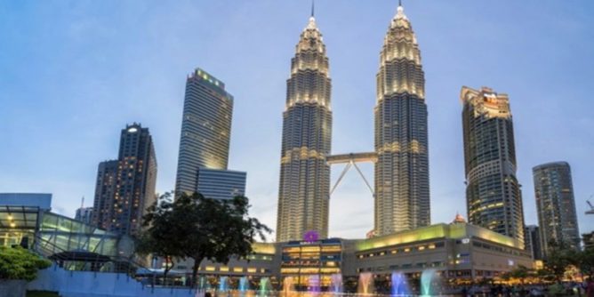 5 Fakta Menarik Seputar Menara Kembar Petronas, Destinasi yang Ikonik!