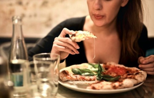 Awas! Ini 7 Kebiasaan Buruk Saat Makan yang Menyebabkan Obesitas