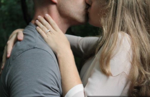5 Alasan untuk Mewajarkan Kebiasaan Ciuman bagi Pasangan