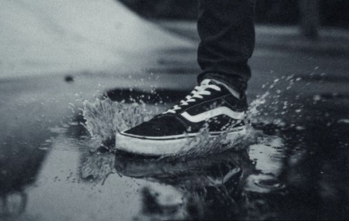 5 Tips Merawat Sneakers Saat Musim Hujan, Biar Gak Cepat Rusak