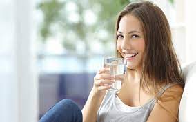 9 Tips Mudah untuk Minum Banyak Air Putih | Hello Sehat