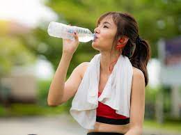 Cegah Dehidrasi, Ini 4 Trik agar Rajin Minum Air Putih : Okezone Lifestyle